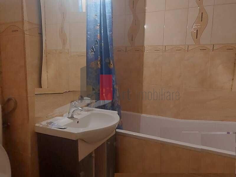 Vanzare apartament 4 camere semidecomandat Emil Racovita - Spiru Haret