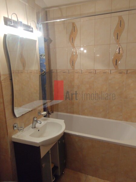 Vanzare apartament 4 camere semidecomandat Emil Racovita - Spiru Haret