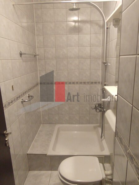 Vanzare apartament 4 camere semidecomandat Emil Racovita - Spiru Haret